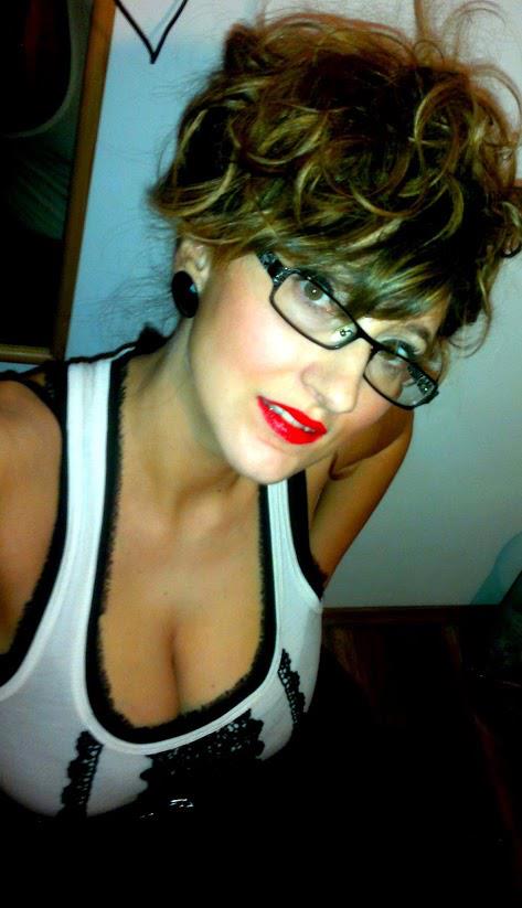 Iskrica profili sa slikama žene